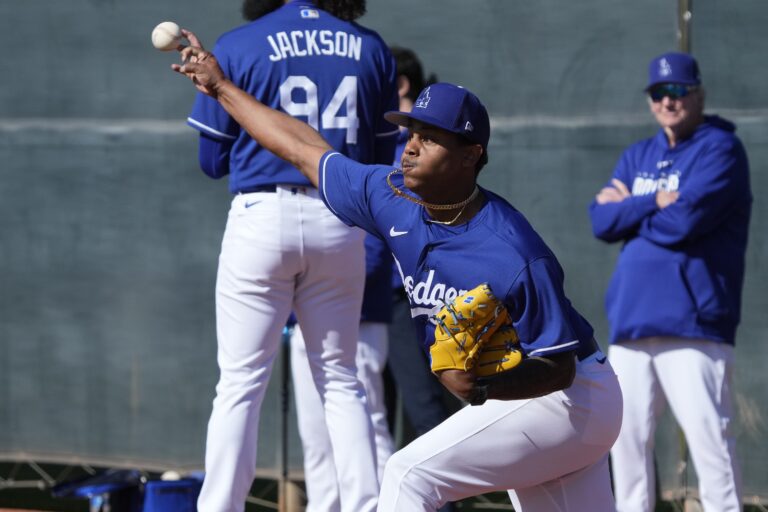 Dodgers re-sign pitcher traded in blockbuster deal with Cubs<br><br>