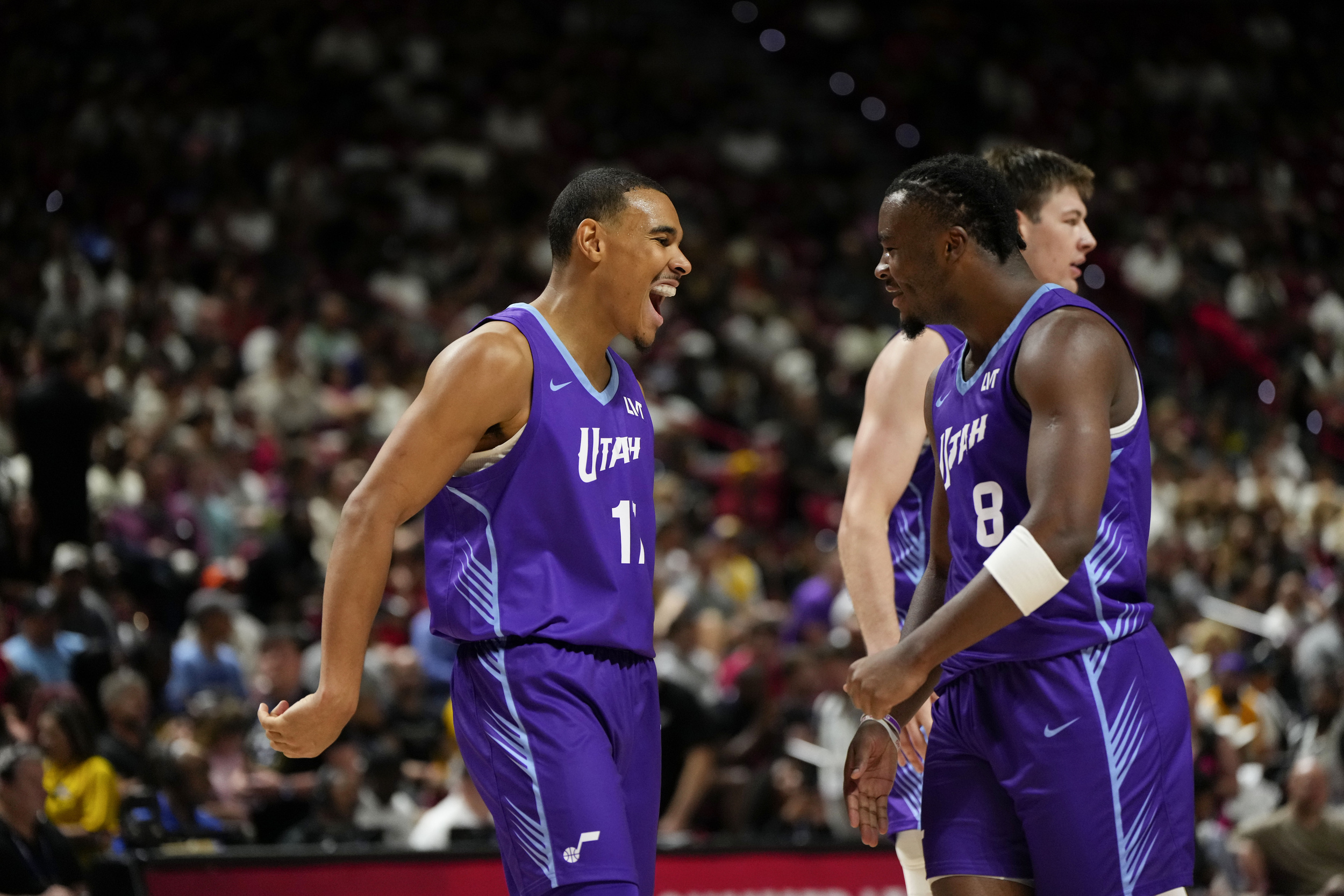 Celtics signing John Tonje to 10-day deal