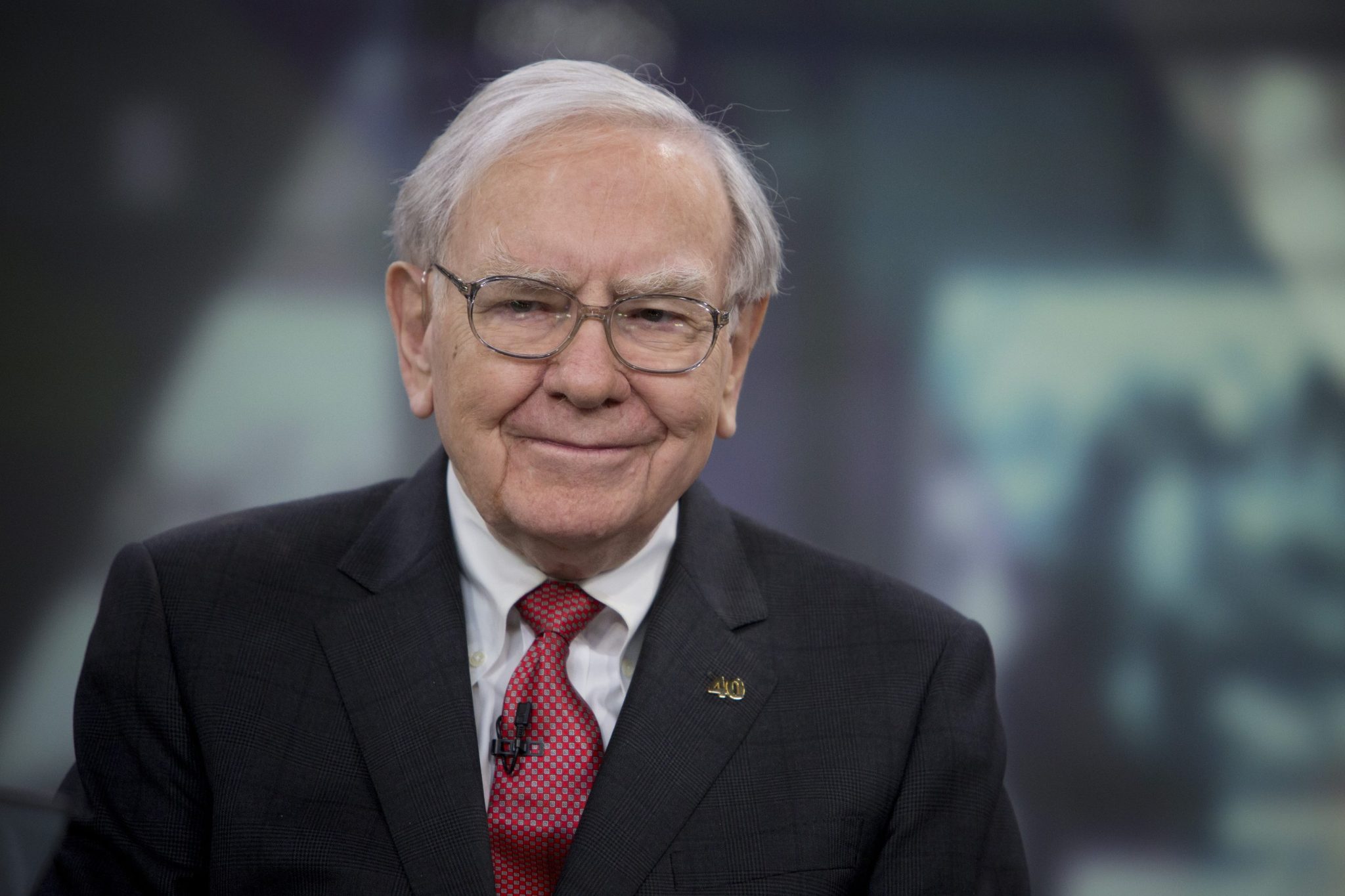 Warren Buffett becomes the latest billionaire media investor: His ...