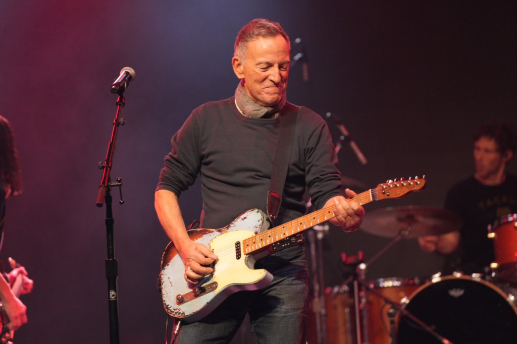 Trump White House reacts to 'loser' Springsteen tour announcement with ...