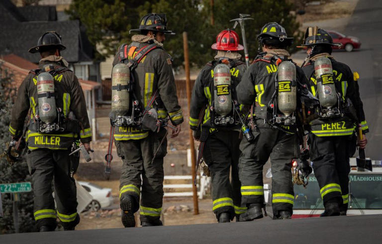 1 dead, 5 displaced after Aurora fire east of I-225