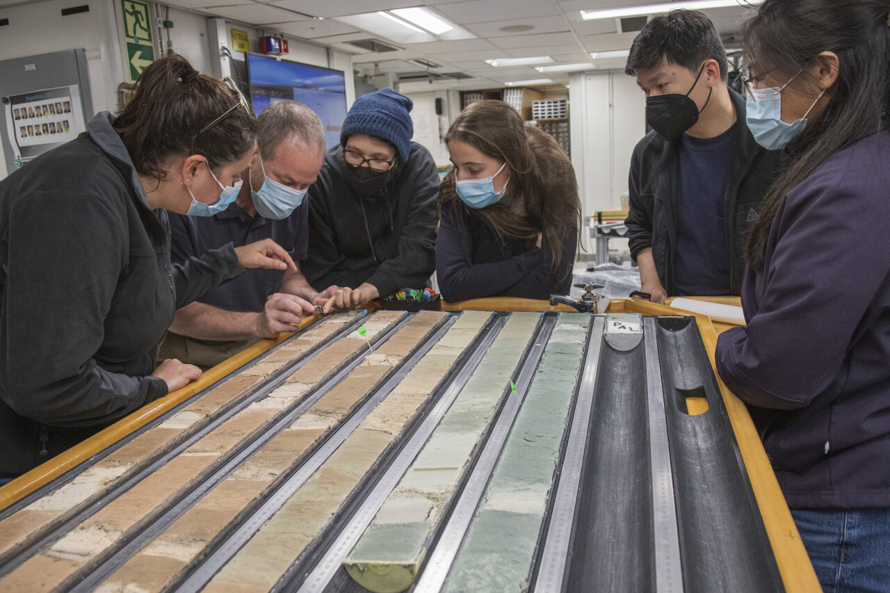 Flickering glacial climate may have shaped early human evolution