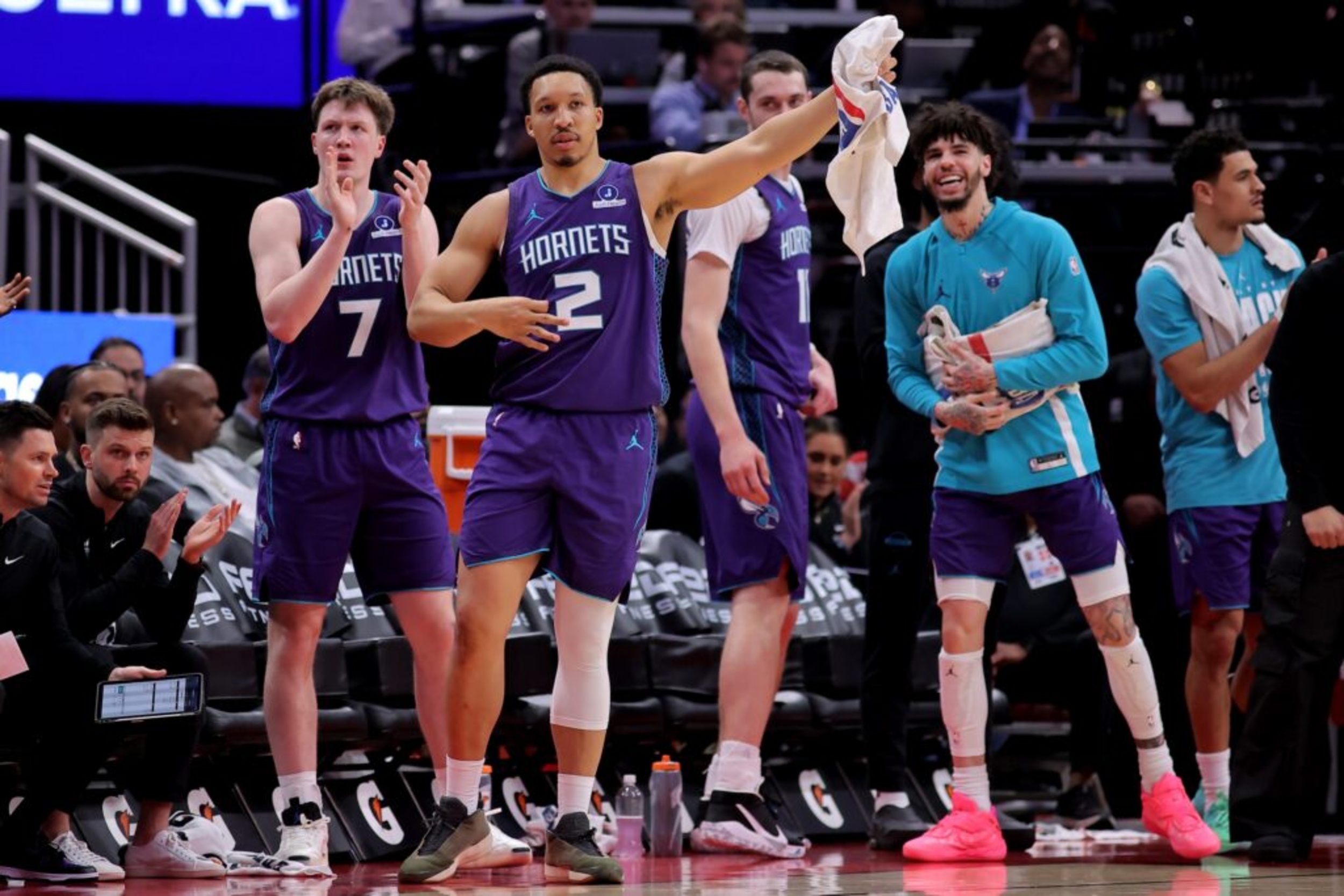Shorthanded Hornets face Rockets without Bridges, Diabate