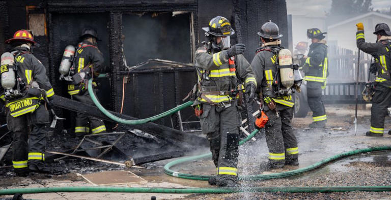 1 dead, 5 displaced after Aurora fire east of I-225