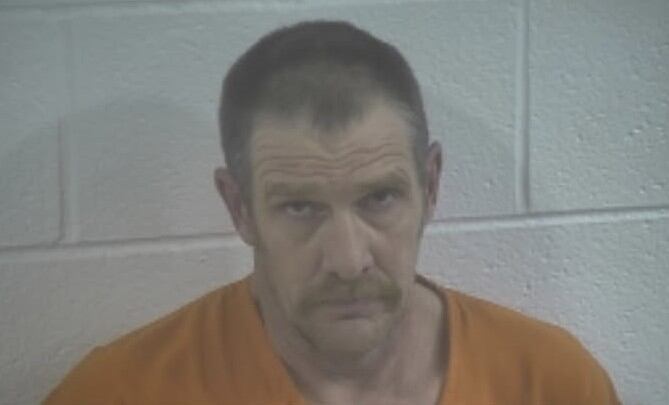 Deputies: Convicted felon found with guns and meth