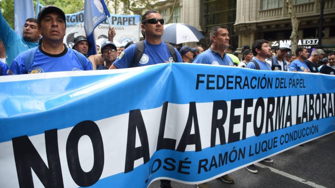 Encuesta: 7 de cada 10 argentinos respalda el paro general de la CGT ...