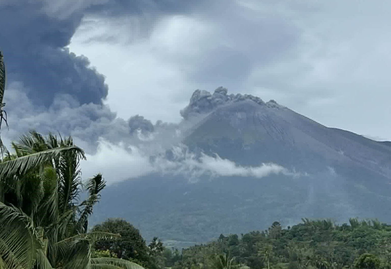 Kanlaon Volcano logs moderate explosive eruption