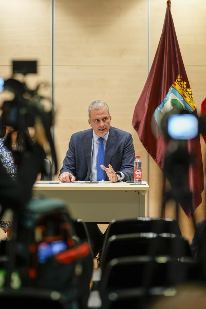 Ortega Smith mantiene el pulso a Vox tras su suspensión y el grupo ...