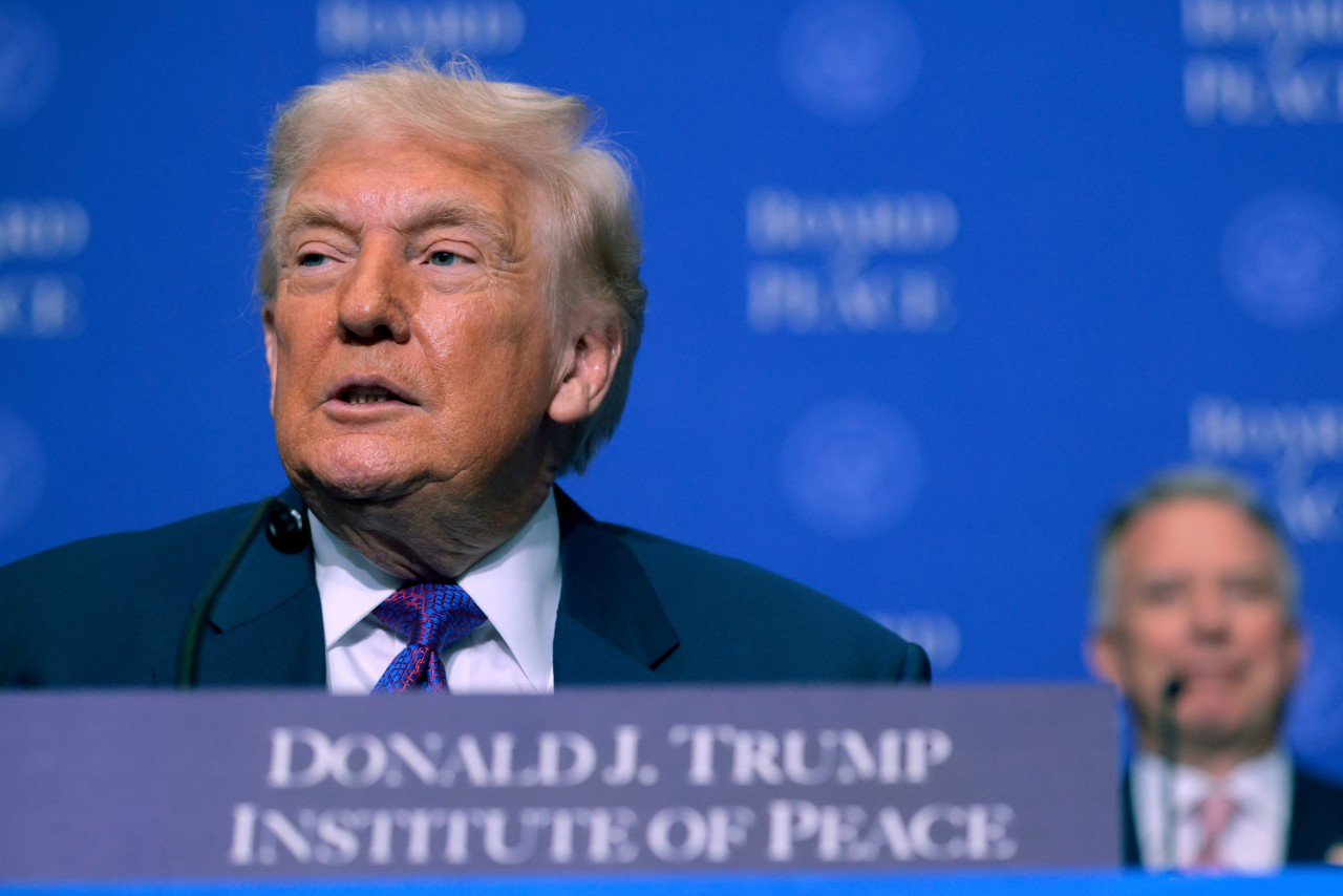 Trump weighs initial limited strike to force Iran into nuclear deal