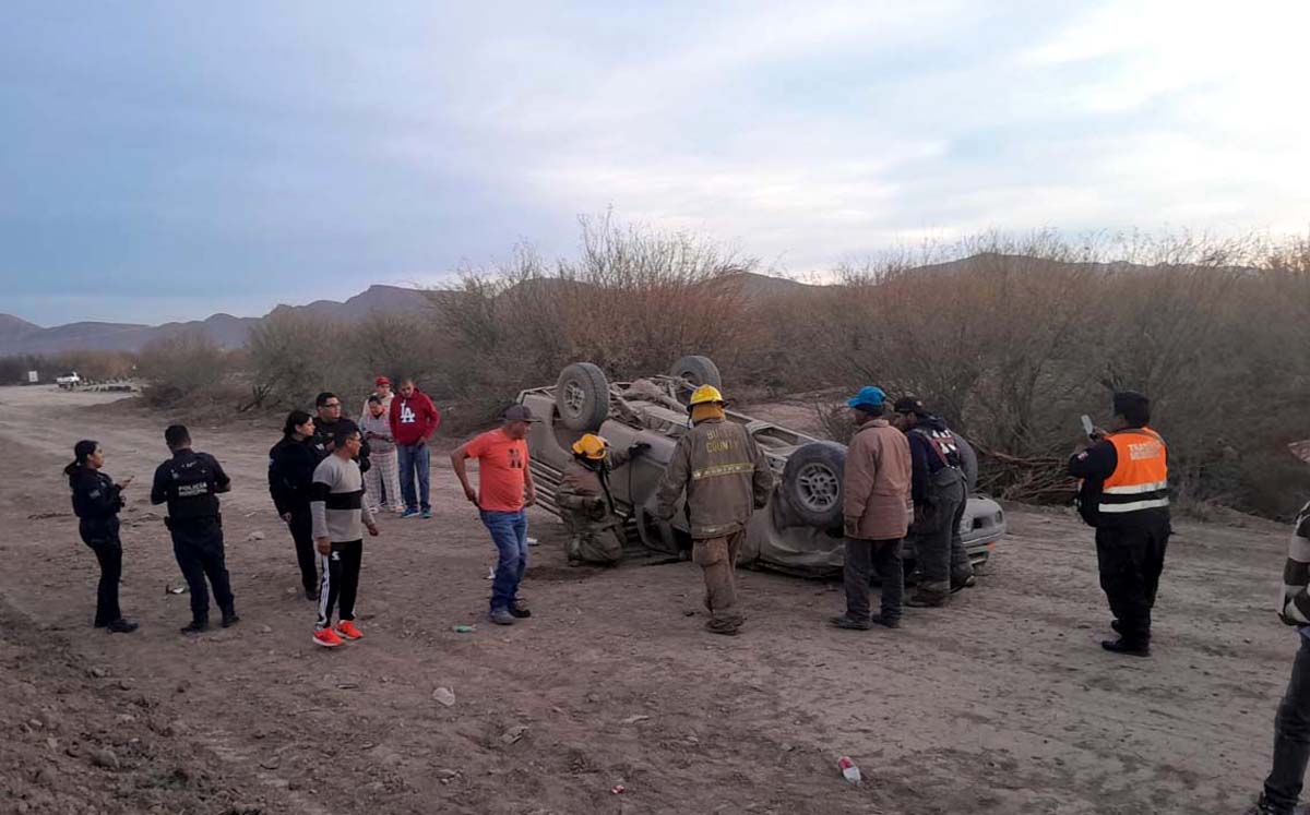 Hombre pierde el control y vuelca su camioneta sobre carretera ...
