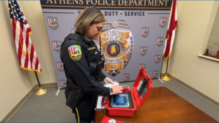 Athens police add 10 new AEDs for officers on patrol