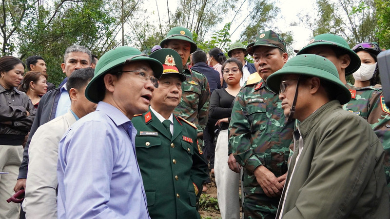Vẫn chưa tìm thấy hai người trong vụ chìm thuyền trên sông Gianh trưa mùng 3 Tết
