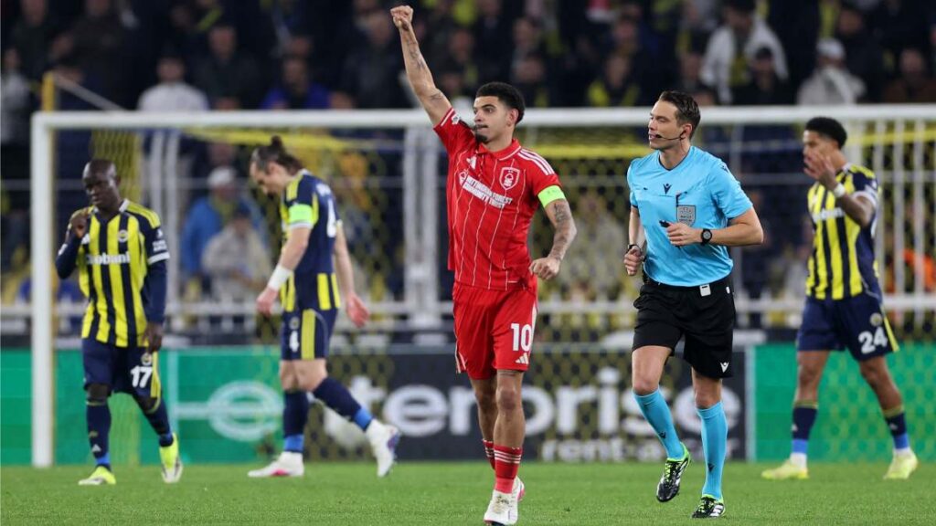 Nottingham Forest golea y deja contra las cuerdas al Fenerbahce de ...