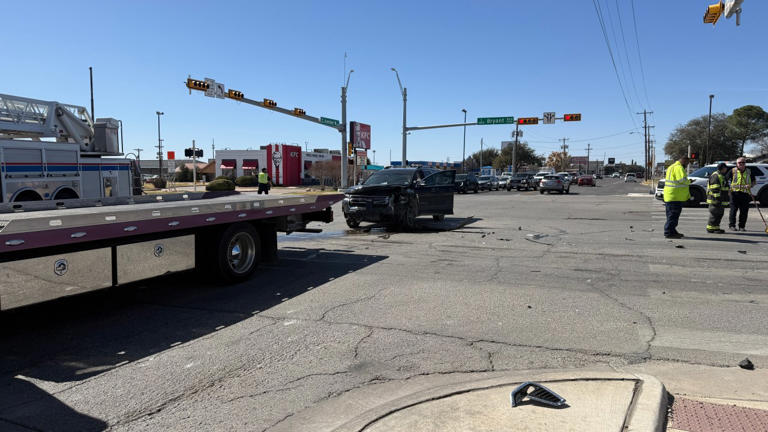 1 hospitalized after 2-vehicle crash on Bryant Boulevard