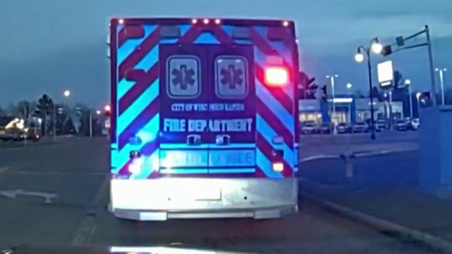 Dramatic Wisconsin ambulance chase caught on camera<br>