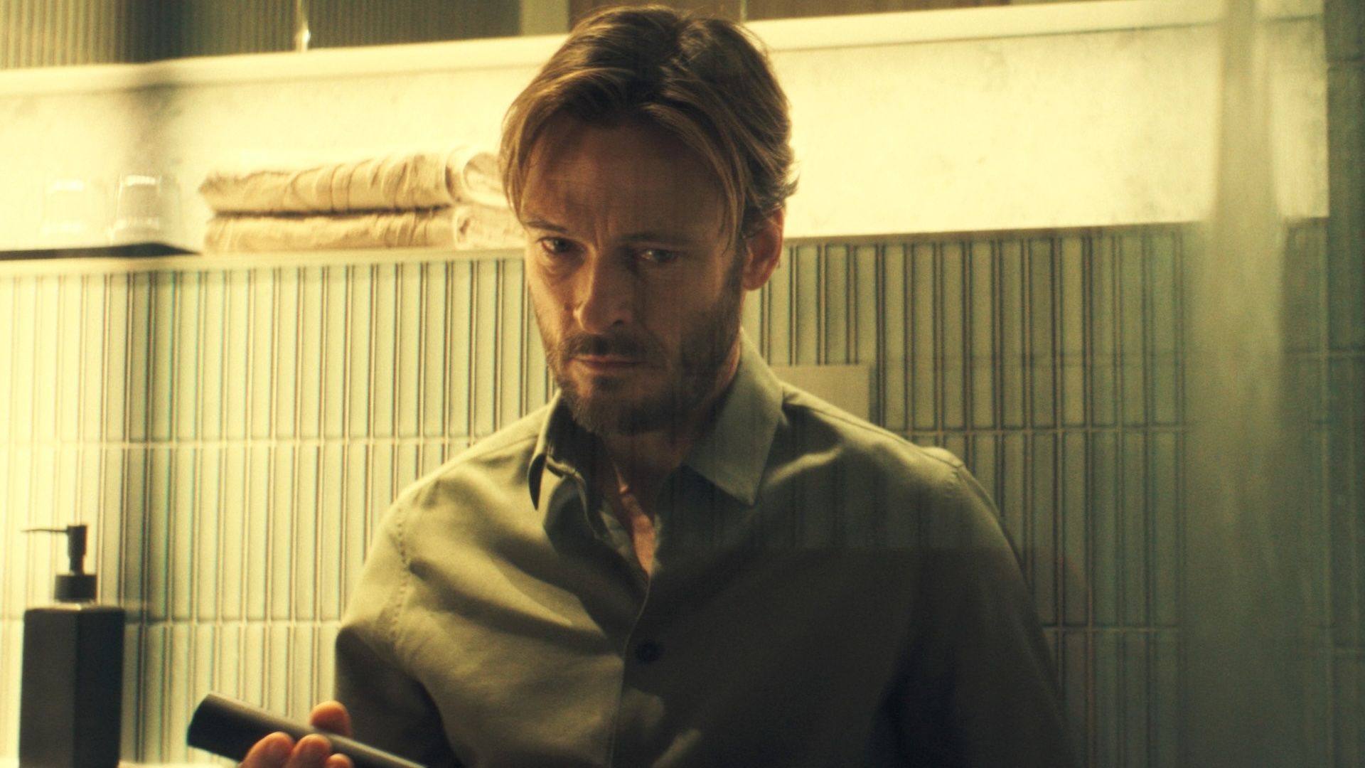 Netflix’s 6-part spy thriller series repeats a risky streaming strategy