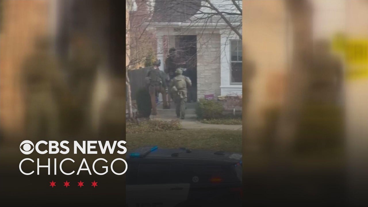 Man arrested after home invasion, all-day standoff in Arlington Heights