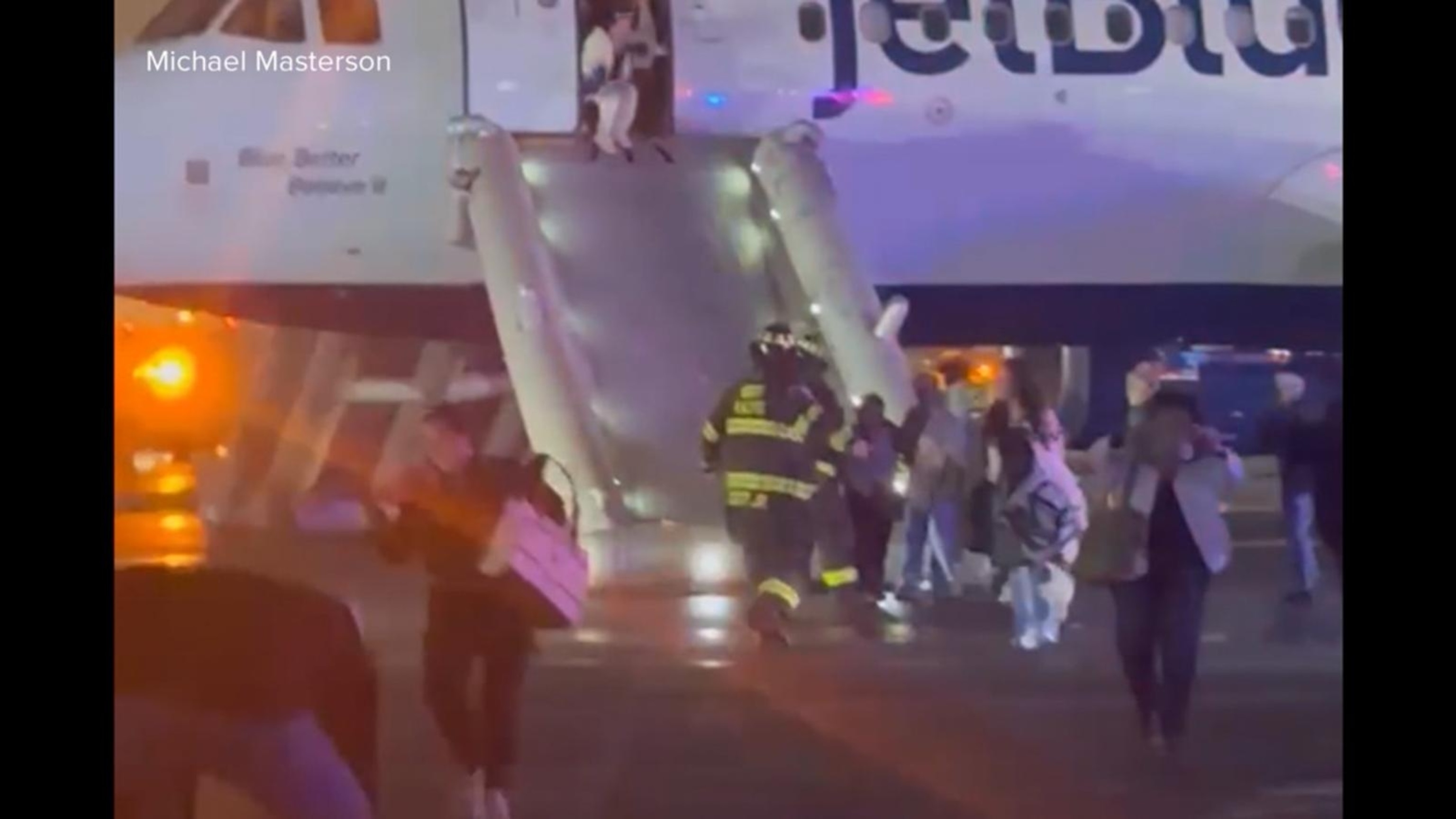 JetBlue flight makes emergency landing at Newark airport after engine ...