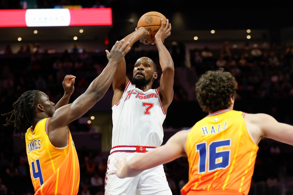 Durant scores 35 points as Rockets hold on to beat Hornets 105-101