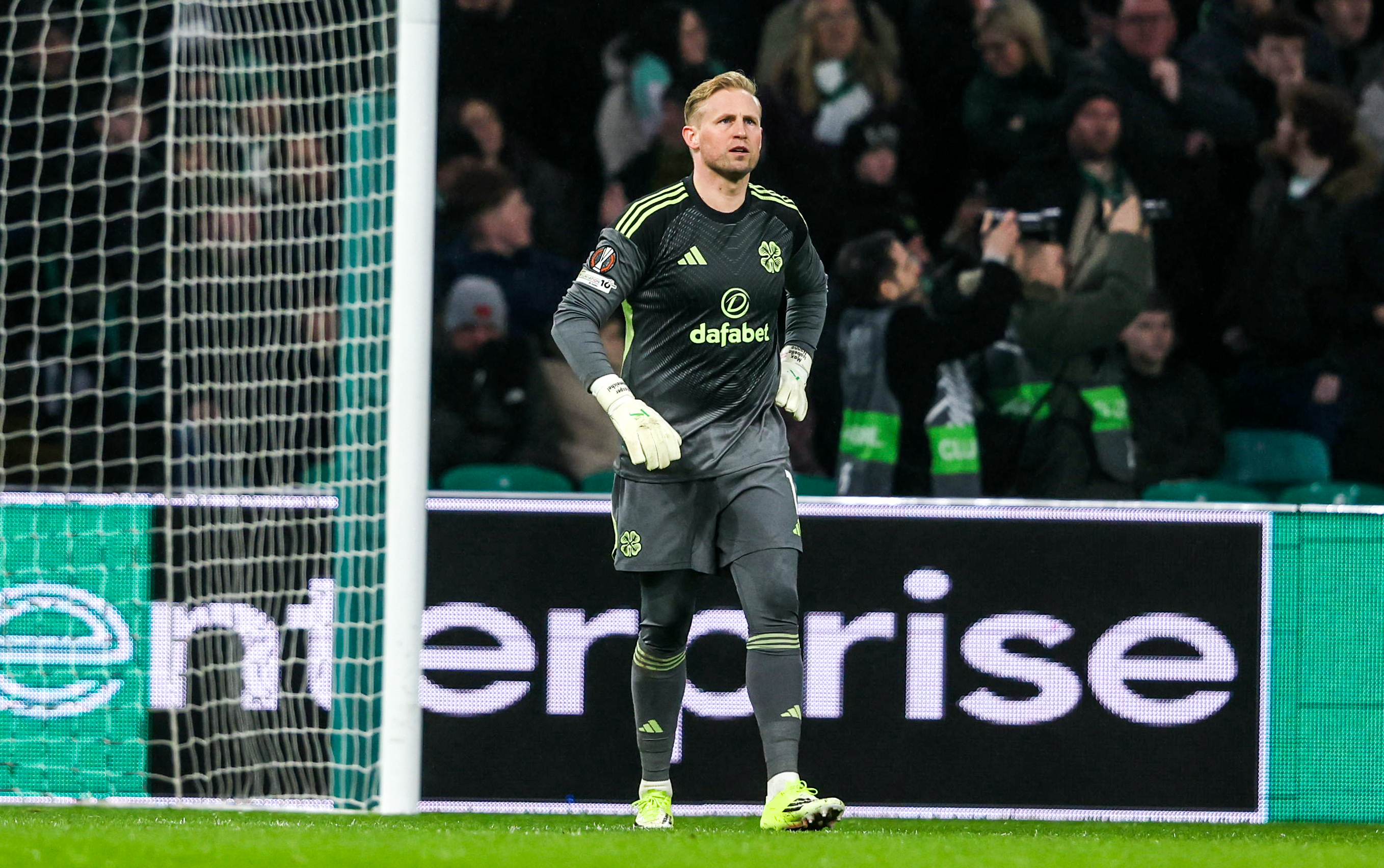Hibs rivals in keeper crisis as Celtic great makes Kasper Schmeichel ...