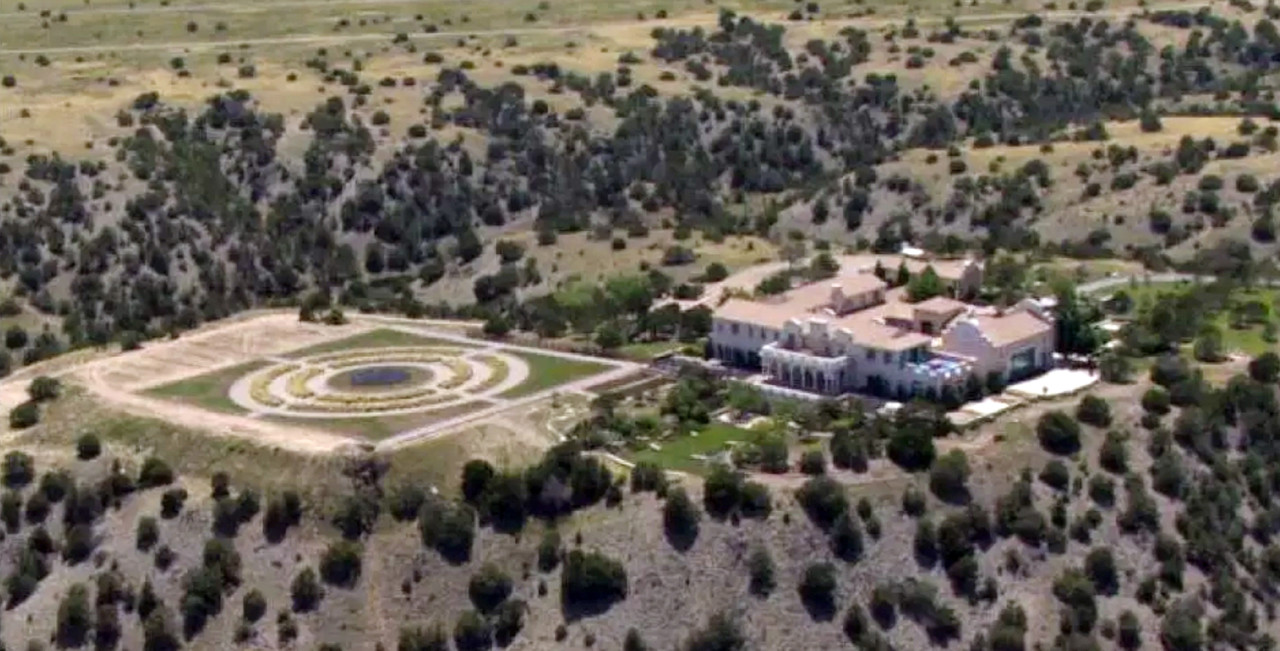 Wat gebeurde er op Epsteins 'Zorro Ranch'? Nieuw onderzoek aangekondigd