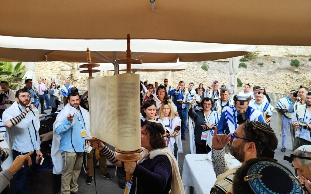 Knesset approves preliminary reading of bill cementing Orthodox control over Western Wall<br><br>