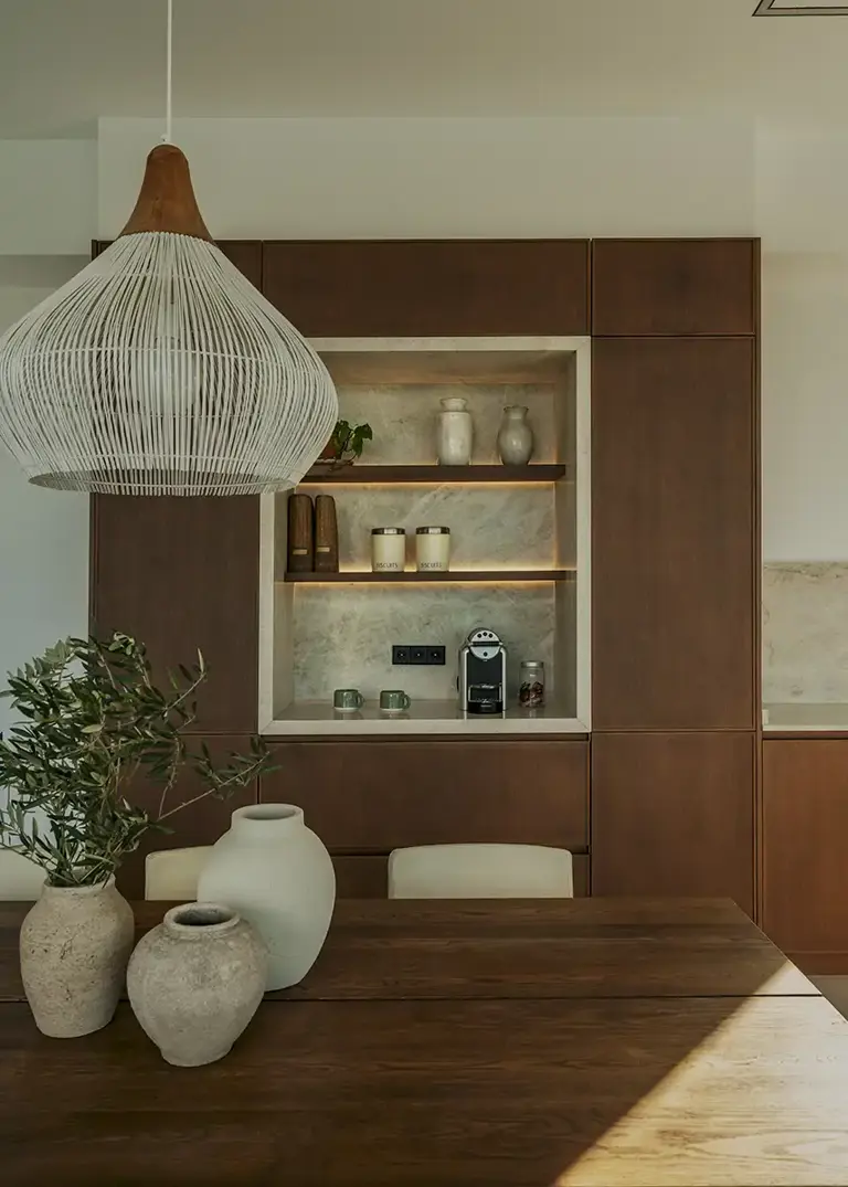 Transformar una vivienda recién construida a través del uso de la luz ...
