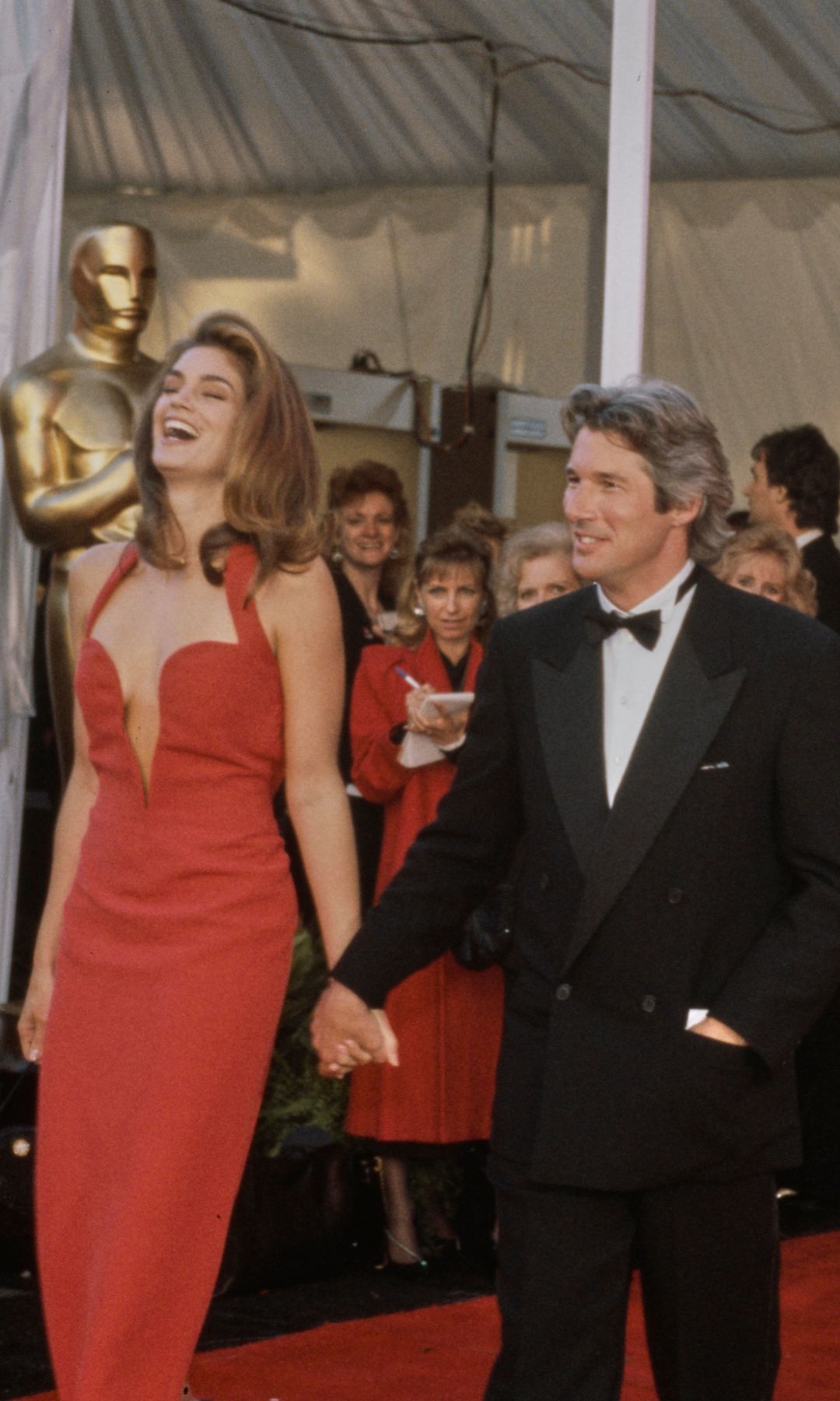 Cindy Crawford (60), la supermodelo que hizo historia sobre la alfombra ...