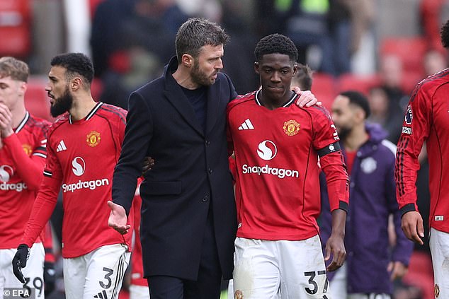Carrick hails 'incredible' Mainoo: United boss opens up on call to ...