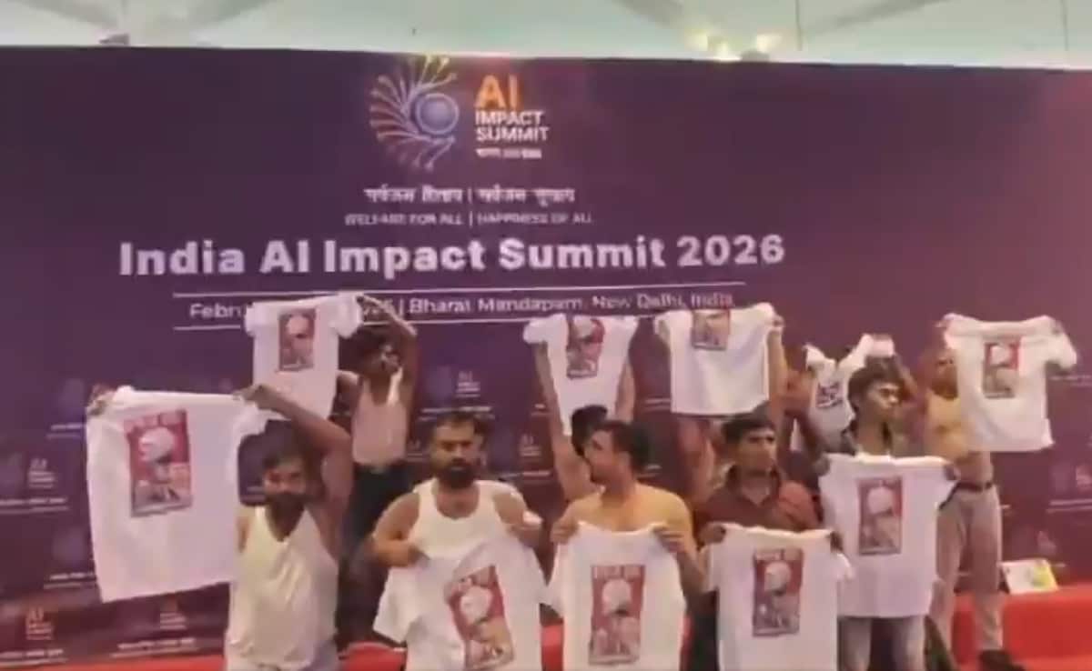 Video: Shirts off, Youth Congress workers protest at AI summit over ...