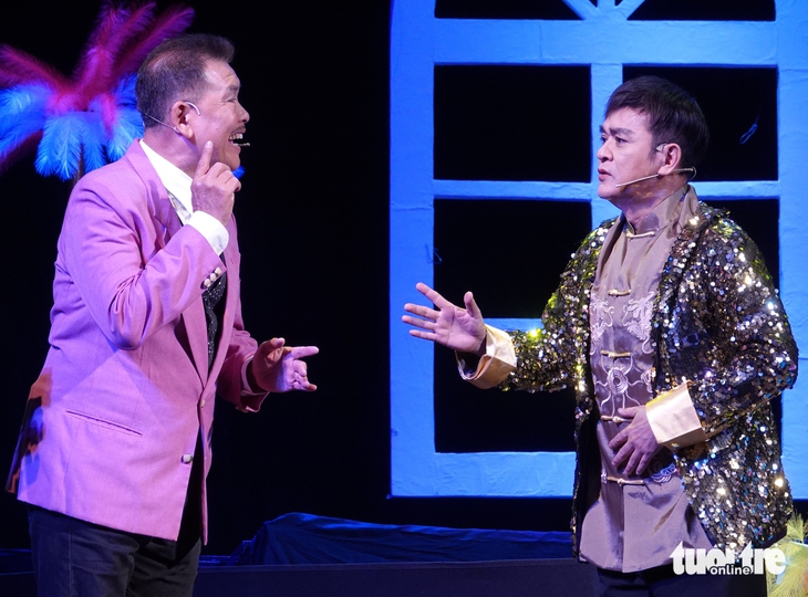 Hữu Nghĩa vừa diễn kịch Tết cùng Quốc Thảo, vừa lo kịch cà phê