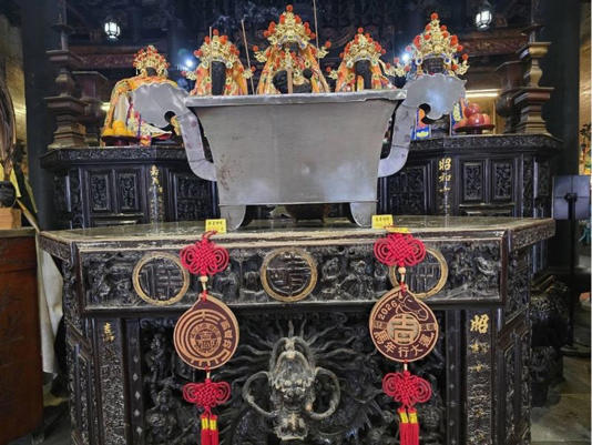 限量版巨大錢母。（圖／翻攝自綏靖侯-嘉義城隍廟粉絲專頁）