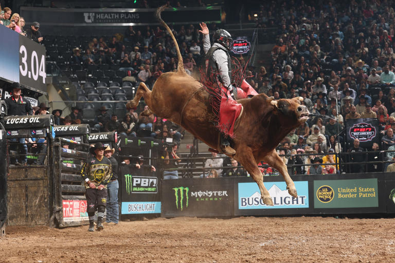 Exclusive: Pro bull rider Wyatt Rogers talks training, worst injury ...