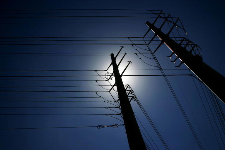 Thousands left without power after early morning storms in East Tennessee