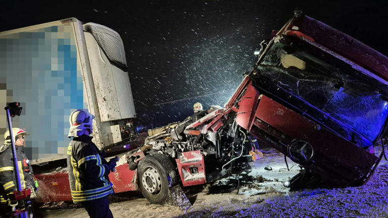 Das Kranfahrzeug der FF St. Pölten-Stadt musste in den letzten vier Tagen gleich fünf LKW nach Unfällen bergen.