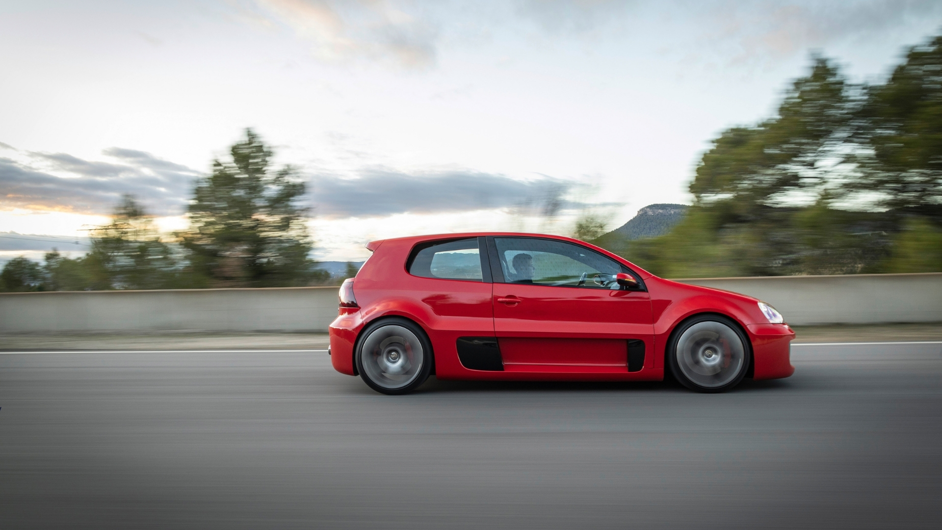 Look! The 641bhp, mid-engined twelve-cylinder Golf GTI is back, and now ...