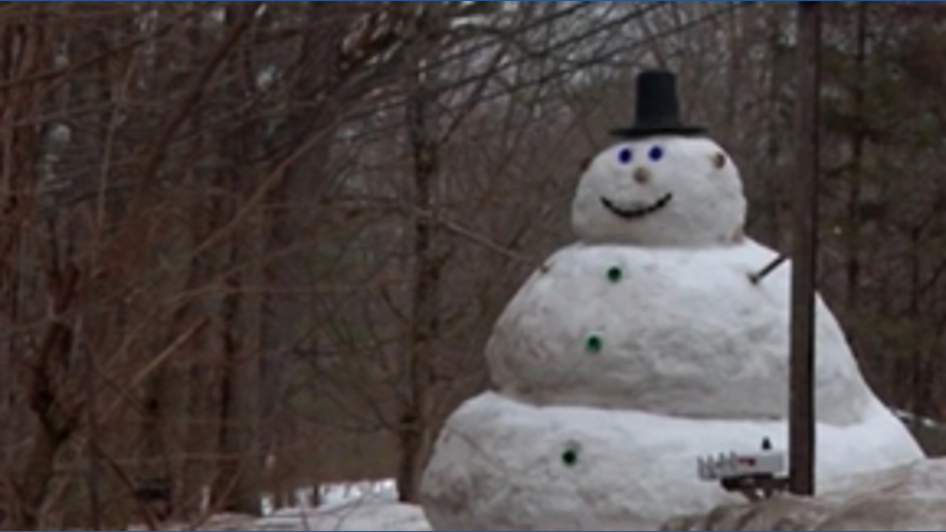 20-foot snowman becomes neighborhood attraction in Shirley