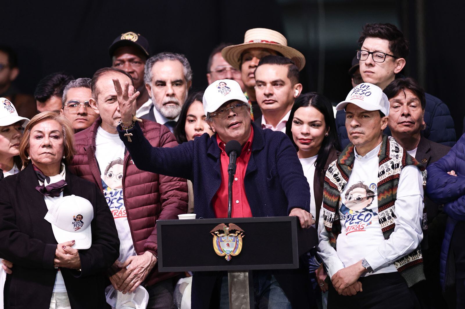 "No lo echamos para atrás y se entrega al Consejo de Estado cumpliendo sus órdenes y acatando”, dijo Petro sobre el decreto transitorio del mínimo.