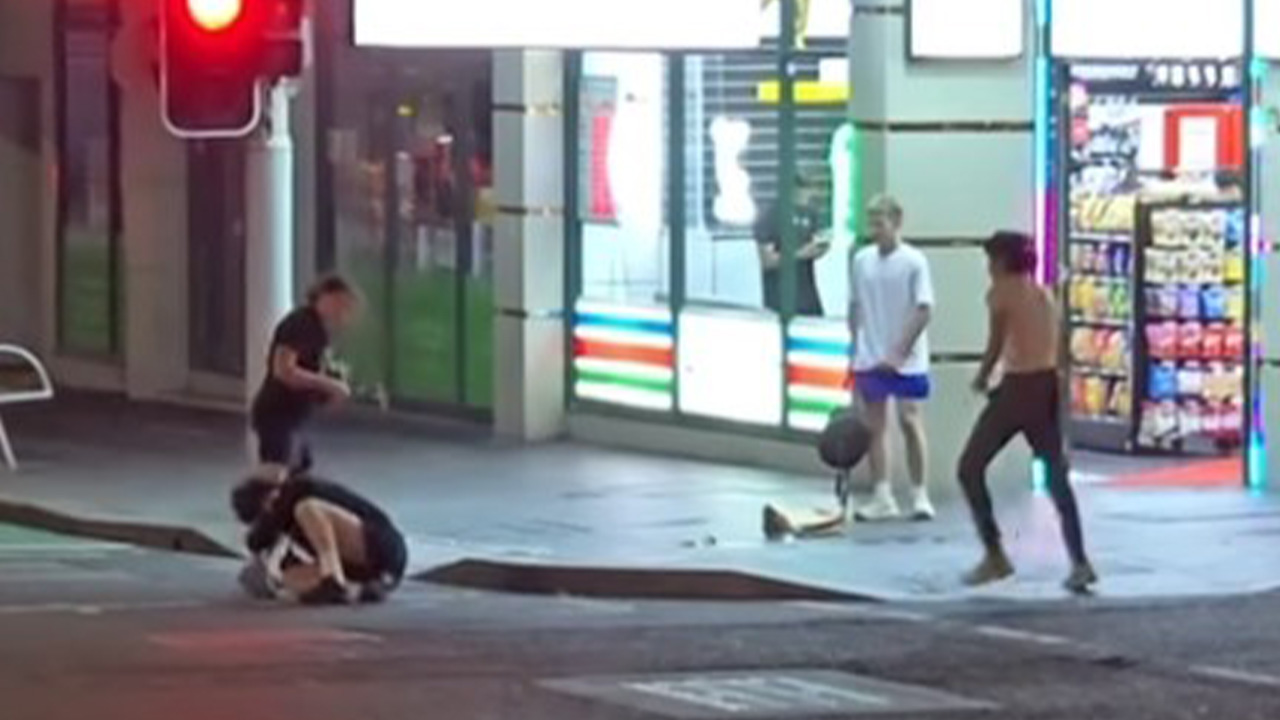 한국 청년, 호주에서 폭행당해 호주경찰 수사, 이승훈, 한국 최초 프리스타일 스키 결선 진출, 박나래, 경찰 조사 받아