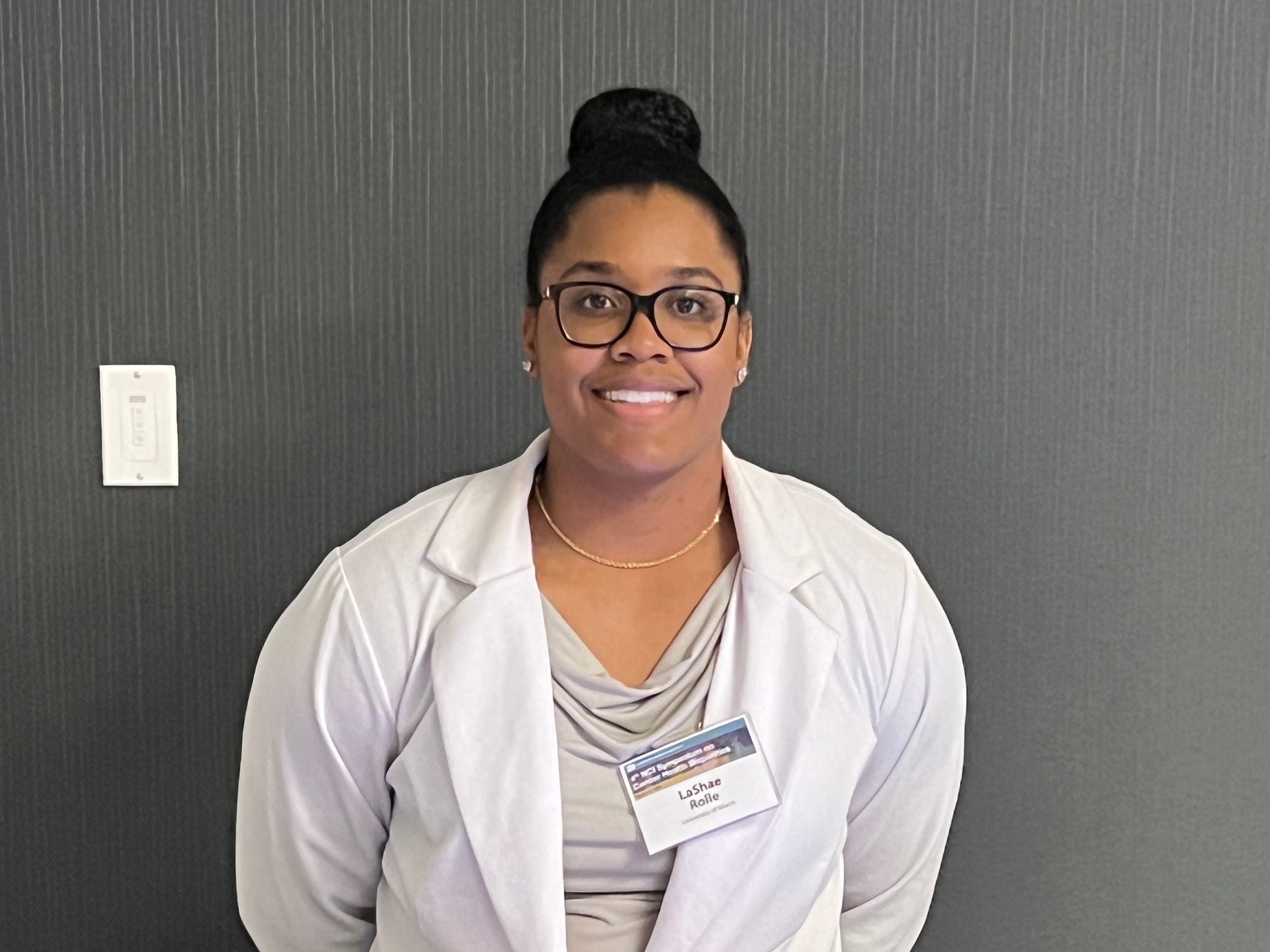 An oncology student was diagnosed with breast cancer in her 20s after ...