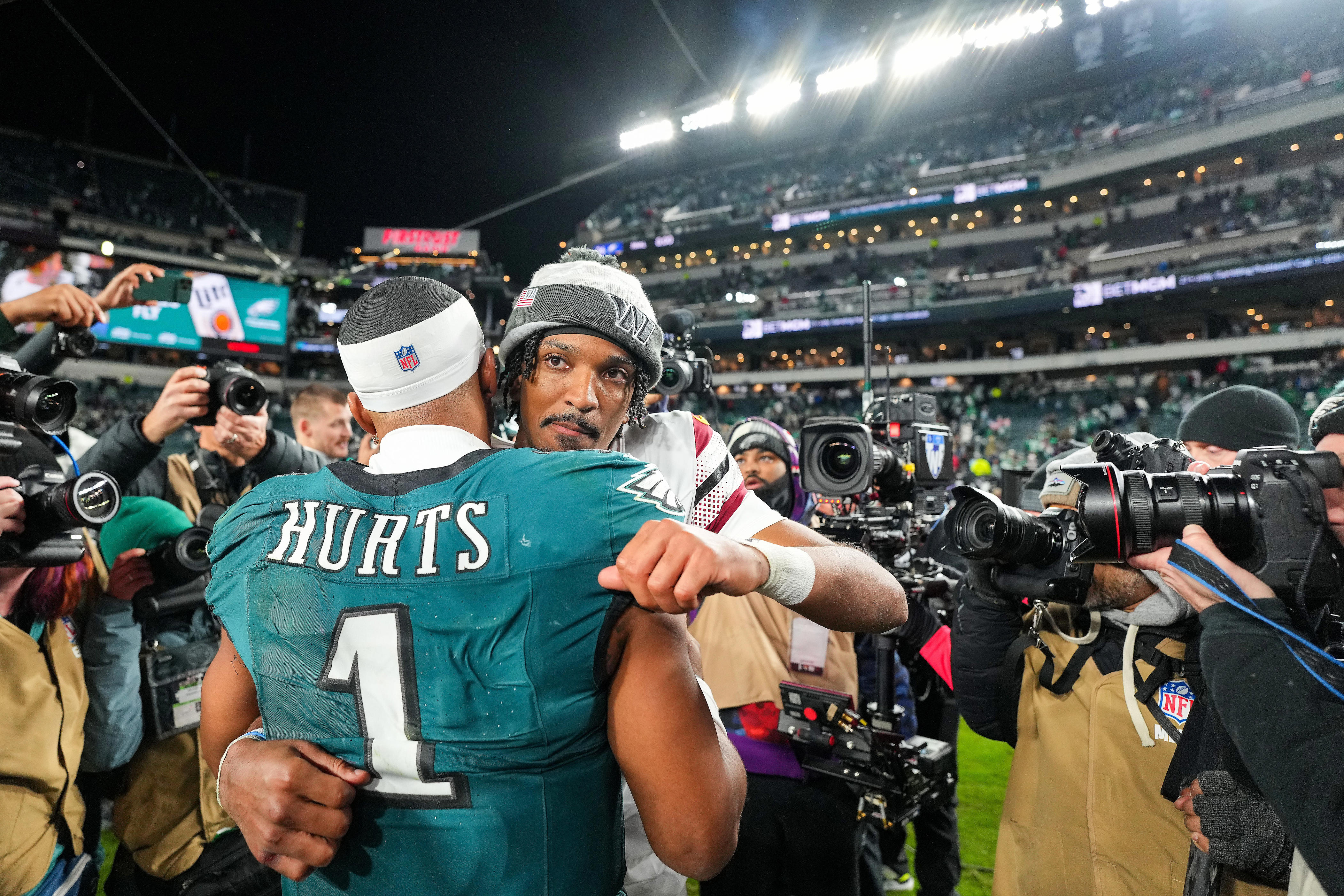 Commanders' QB Jayden Daniels compliments Eagles fans