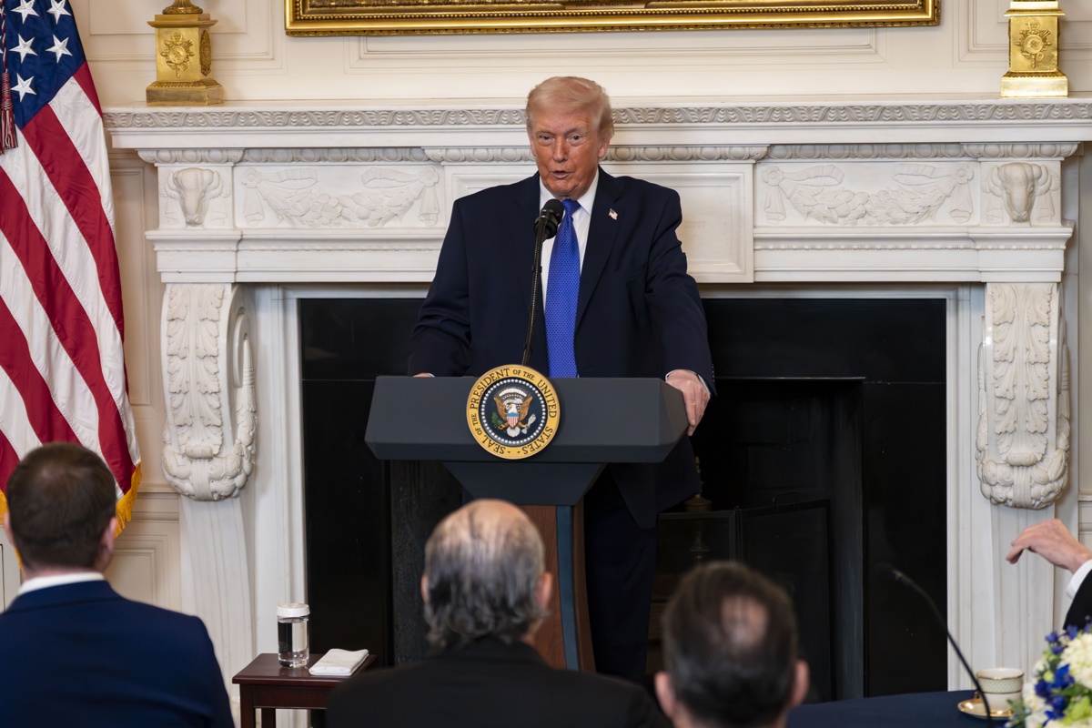 Casa Blanca confirma que Trump estudia acción militar limitada en Irán
