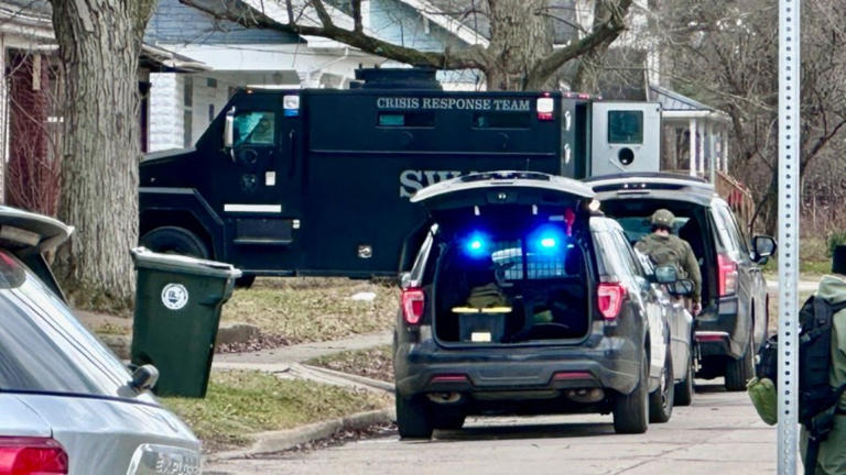 Man in custody following Warren standoff