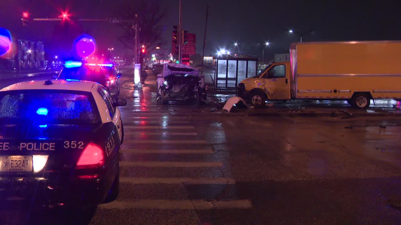 Milwaukee police chase ends in multi-vehicle crash, 2 teens arrested