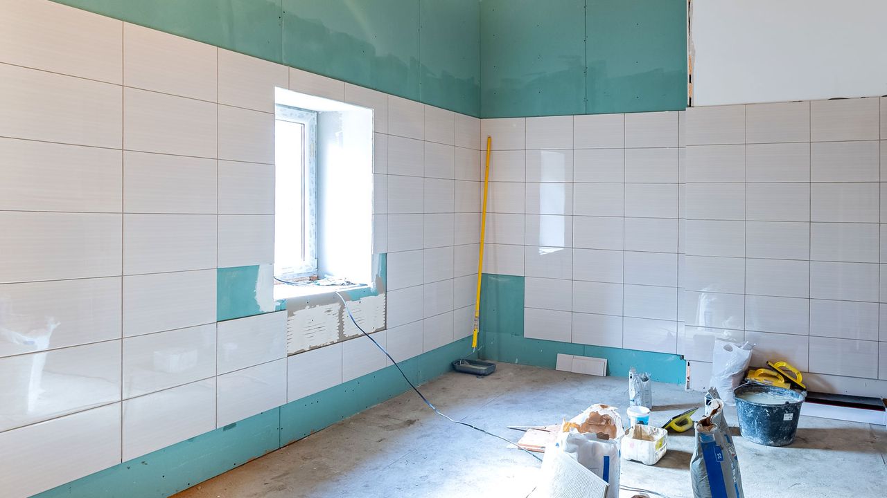 Do you know how to tile onto plasterboard? Our step-by-step guide