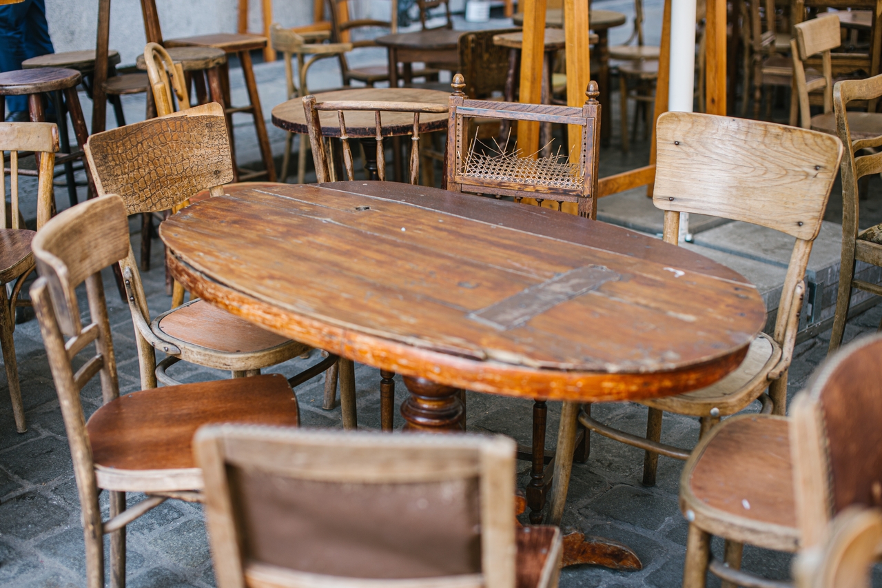 Il pensait acheter une simple table à 30 € chez Emmaüs... mais découvre ...