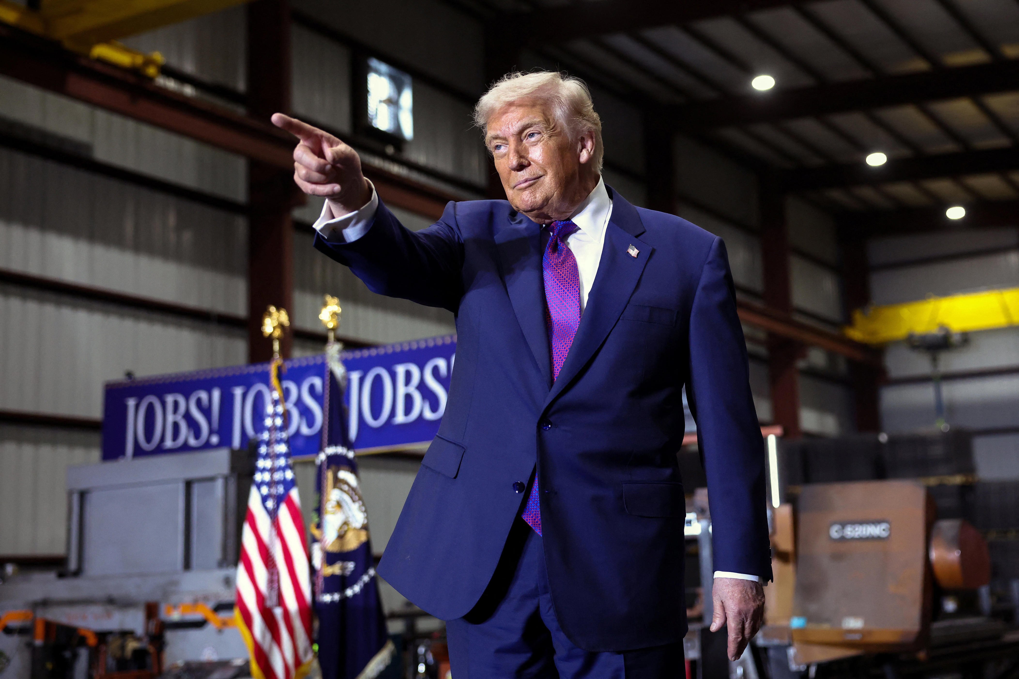 US economic growth slows sharply in the fourth quarter