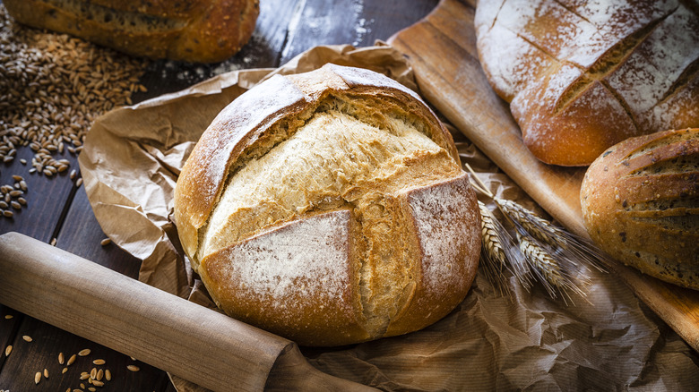 How to get the perfect golden crust on homemade bread, according to an ...