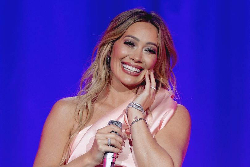 Fans say Ticketmaster is 'pure evil' as Hilary Duff tickets queue grows ...