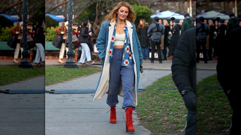 The most questionable outfits Blake Lively has worn while filming It ...